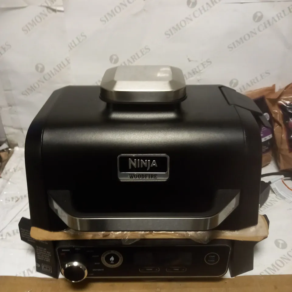 BOXED NINJA WOODFIRE ELECTRIC BBQ GRILL & SMOKER WITH AIR FRY FUNCTION OG701UKQ