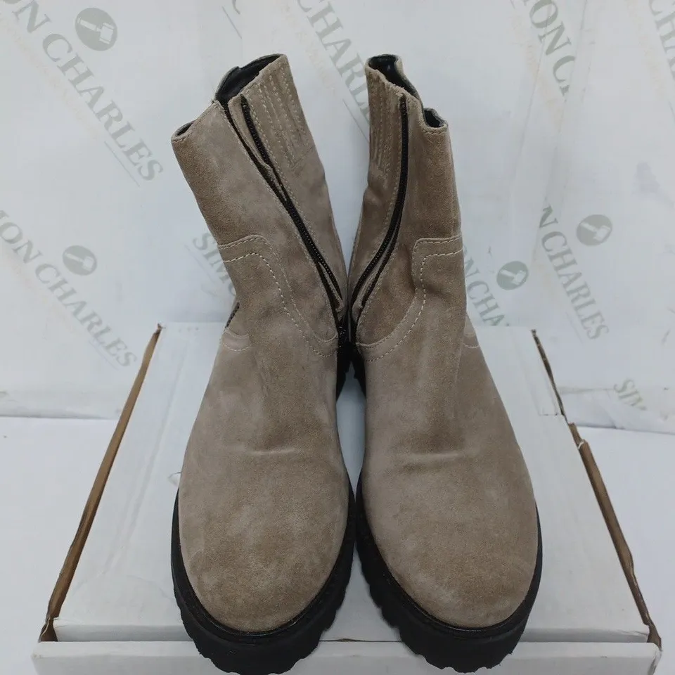 MODA IN PELLE ZIPSTER BIKER BOOT IN TAN SUEDE - SIZE 39