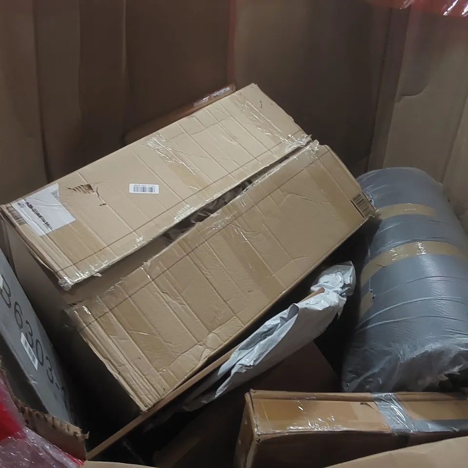 PALLET OF ASSORTED ITEMS TO INCLUDE: PLASTIC FENCE, FOOT MASSAGER, GAMING MOUSE PAD, EV CHARGER, LAPTOP DESK ECT