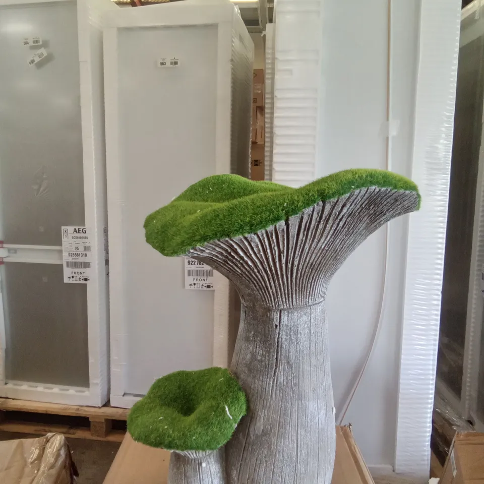 BOXED FAUX MOSS TOADSTOOL