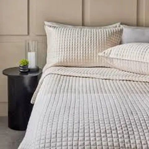 KELLY HOPPEN QUILTED BEDSPREAD SET