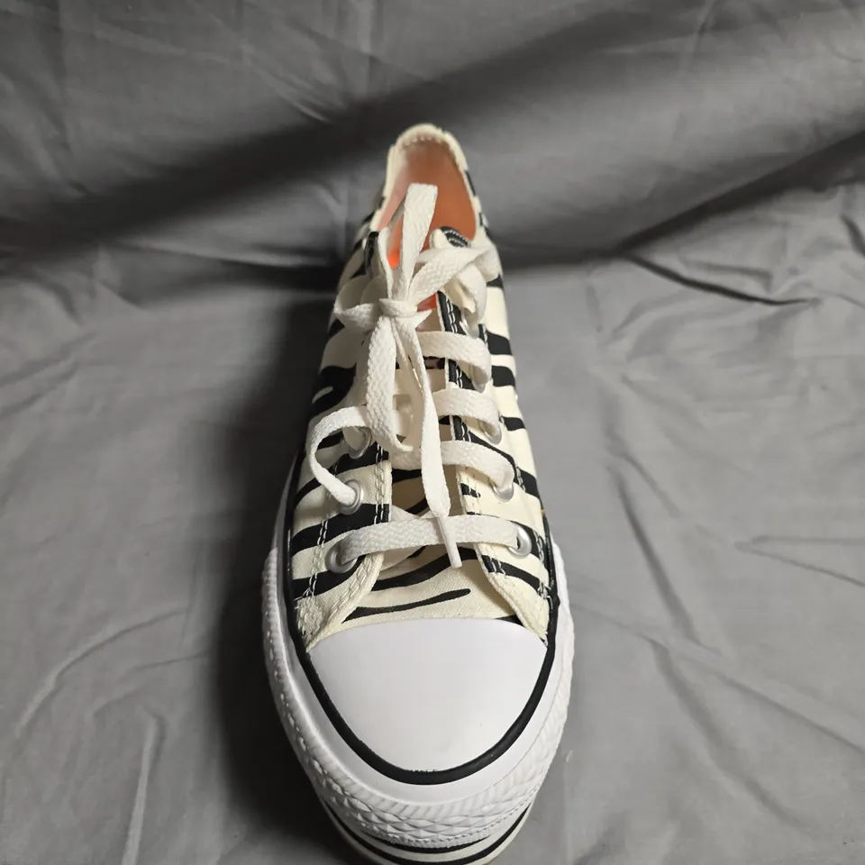 UNBOXED PAIR OF CONVERSE ALL STAR PLATFORM SHOES - UK SIZE 5