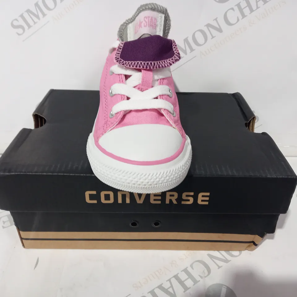 BOXED PAIR OF CONVERSE KIDS SHOES IN PINK UK SIZE 10