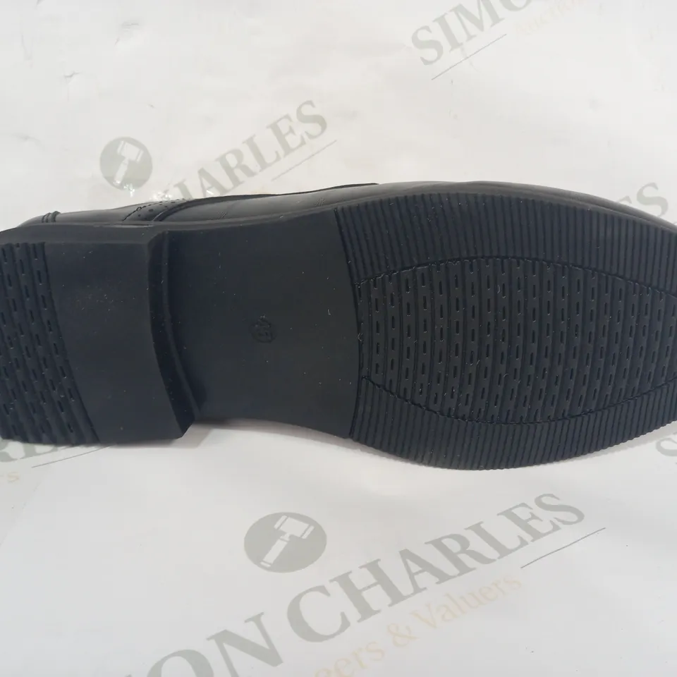 BOXED PAIR OF DESIGNER LACE UP SHOES IN BLACK EU SIZE 45