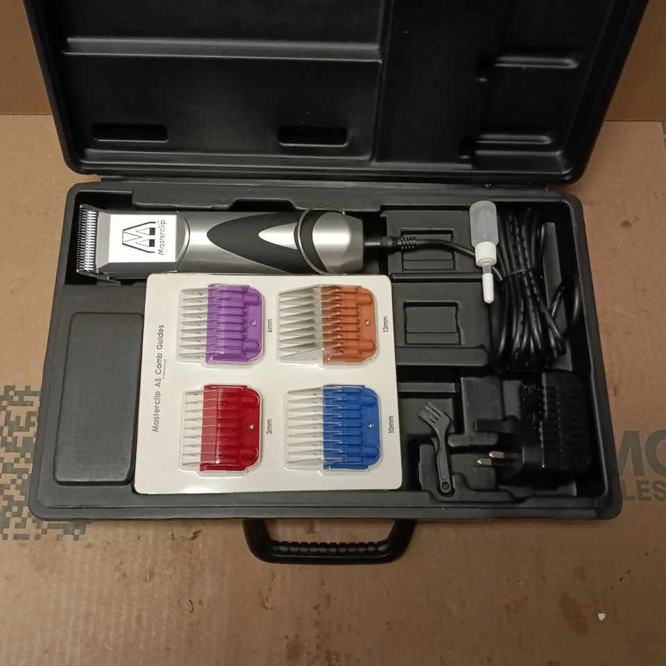 MASTERCLIP PREMIUM PROFESSIONAL HAIR CLIPPER KIT WITH COLOUR GUIDE COMBS – CASE INCLUDED