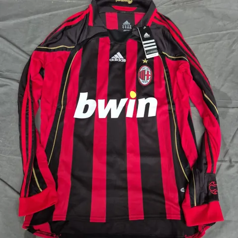 AC MILAN FOOTBALL SHIRT (KAKÁ #22) – ADIDAS AEROREADY, LONG SLEEVE, BLACK & RED STRIPES - UK MEDIUM