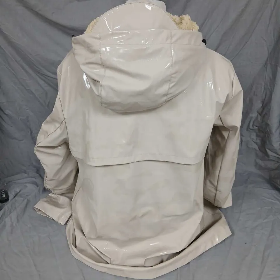GAMMON BEIGE GLOSSY PARKA WITH FAUX SHEARLING HOOD – SIZE XL (STYLED IN ITALY)