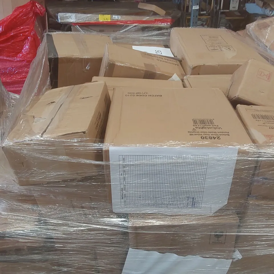 PALLET CONTAINING A VERY LARGE QUANTITY OF ASSORTED DESIGNER LIGHTING PRODUCTS