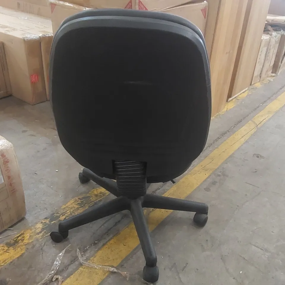 DESIGNER FAUX LEATHER OFFICE CHAIR