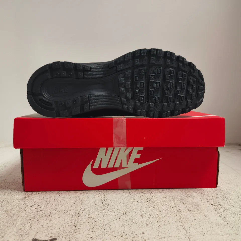 BOXED PAIR OF NIKE P-6000 TRAINERS IN BLACK SIZE UK 5