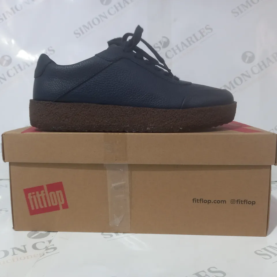 BOXED PAIR OF FITFLOP RALLY TUMBLED LEATHER CREPE SNEAKERS IN NAVY UK SIZE 04