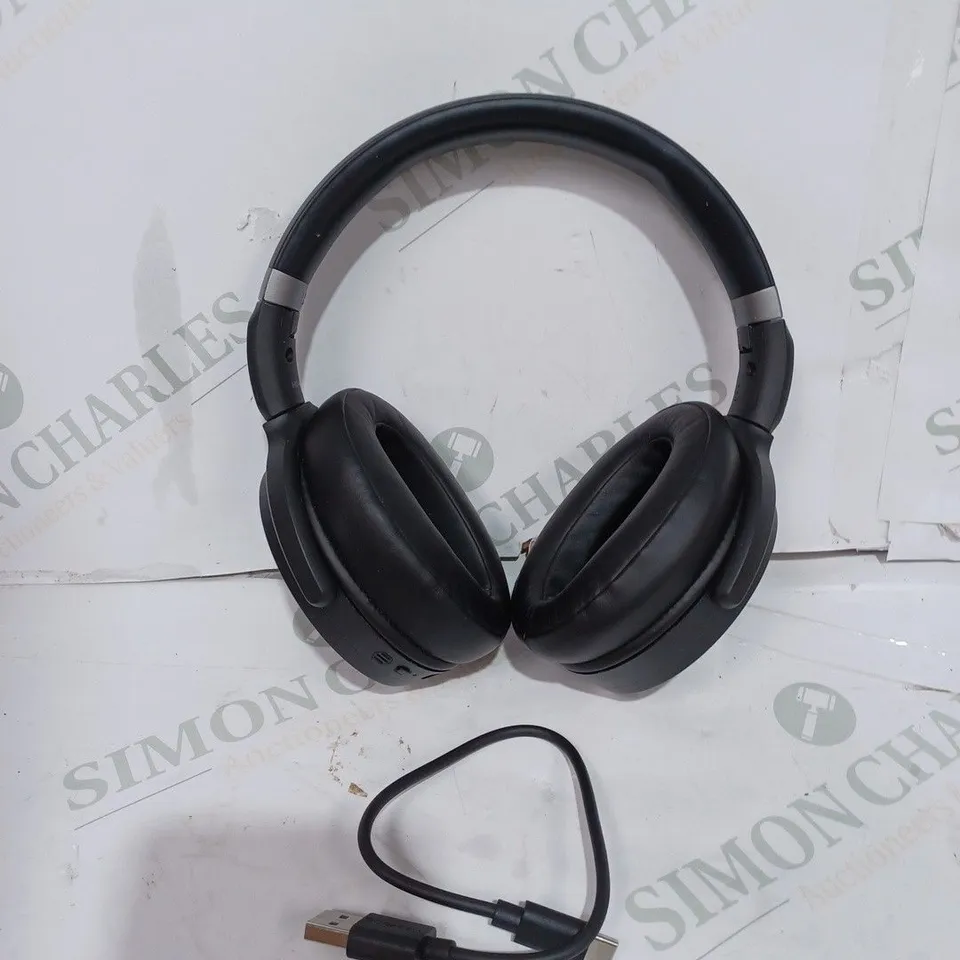 SENNHEISER PAIR OF HEADPHONES 