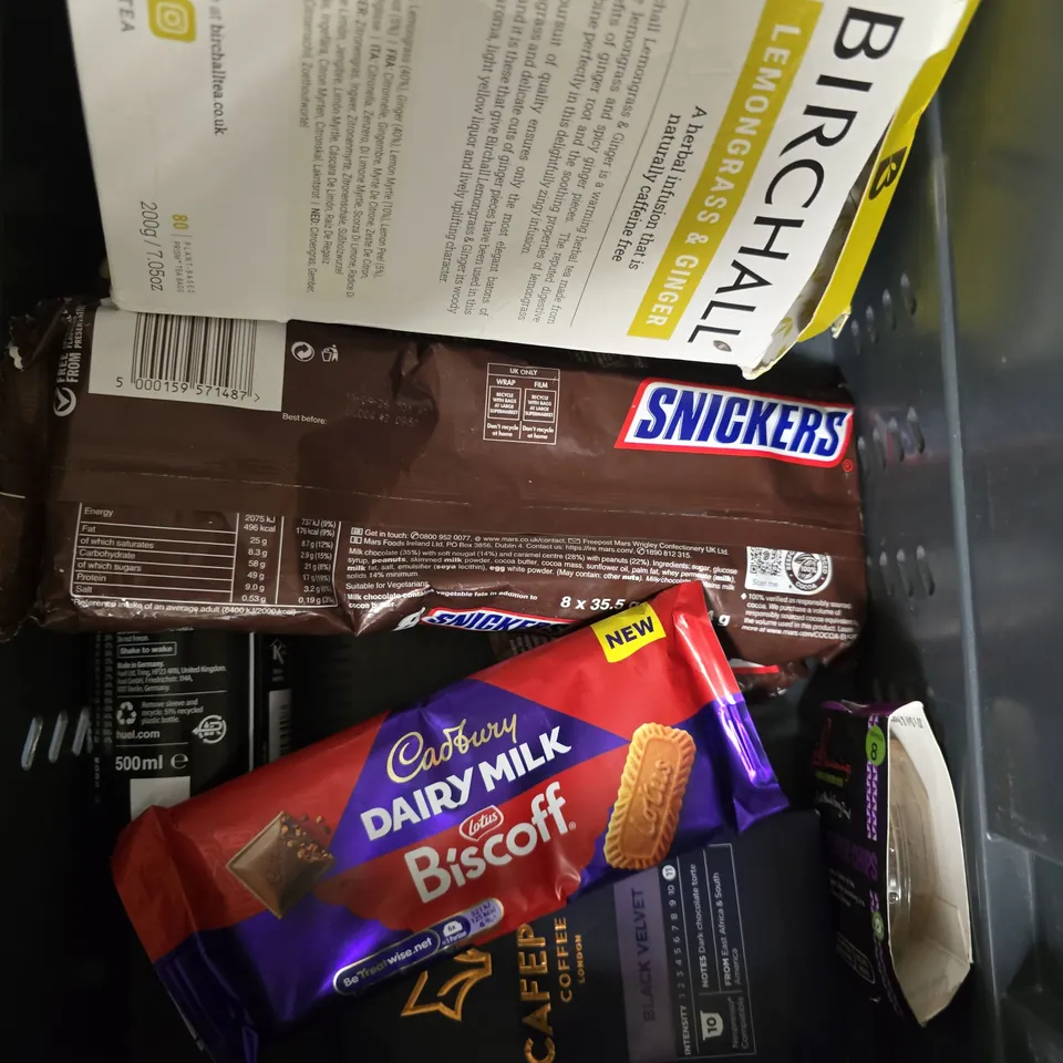 APPROXIMATELY 10 ASSORTED FOOD/DRINK PRODUCTS TO INCLUDE MINI CHEDDARS, SEA SALT, PACT COFFEE ETC 