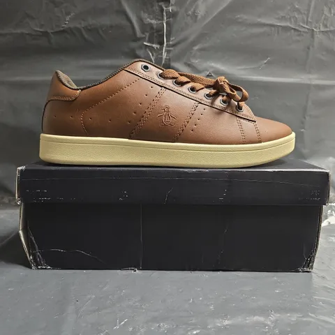 BOXED PAIR OF ORIGINAL PENGUIN STEADMAN LACE-UP SHOES IN TAN SIZE UK 9