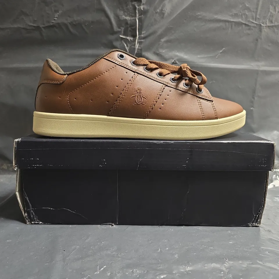 BOXED PAIR OF ORIGINAL PENGUIN STEADMAN LACE-UP SHOES IN TAN SIZE UK 9