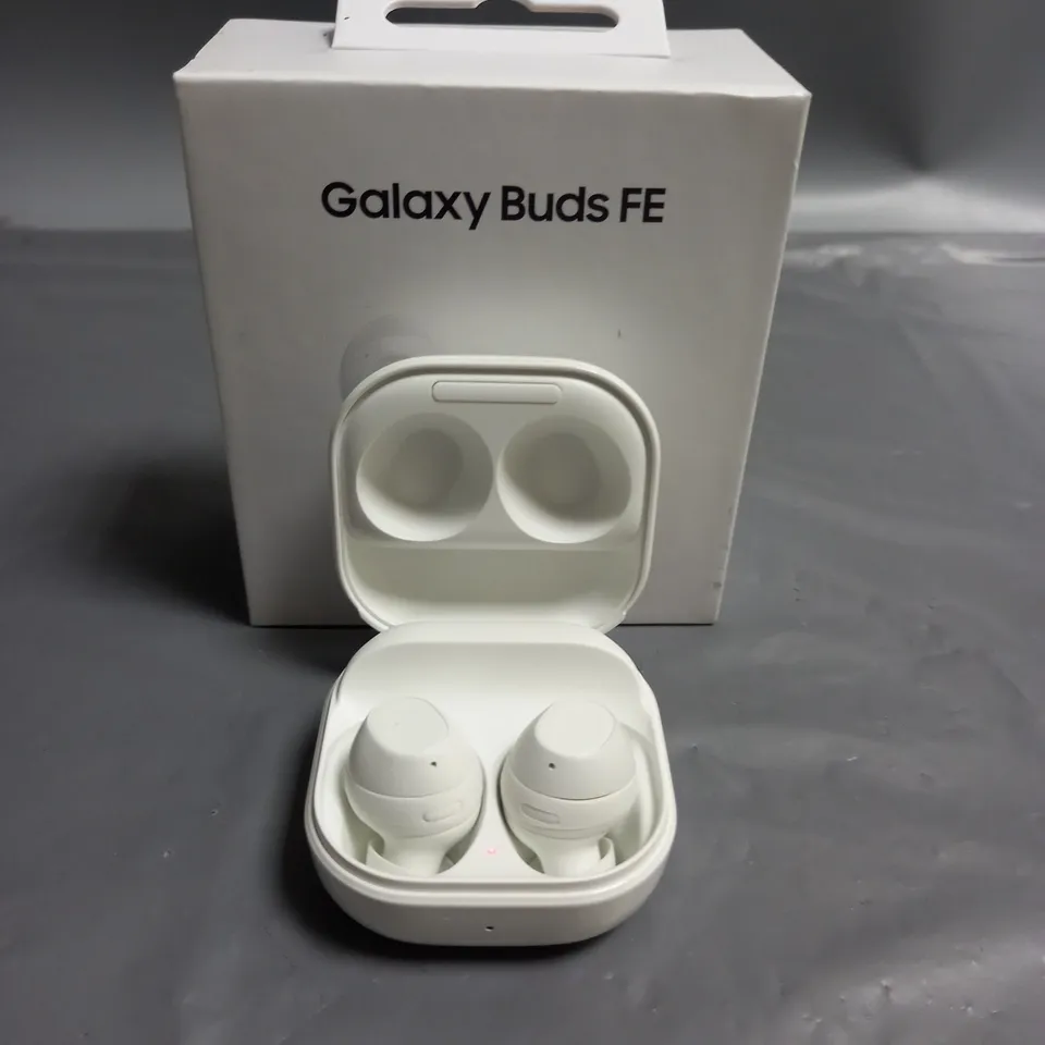 BOXED SAMSUNG GALAXY BUDS FE WHITE