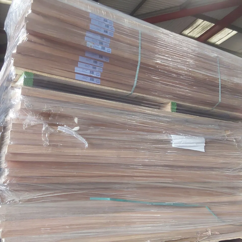 PALLET CONTAINING A VERY LARGE QUANTITY OF ASSORTED DOORS