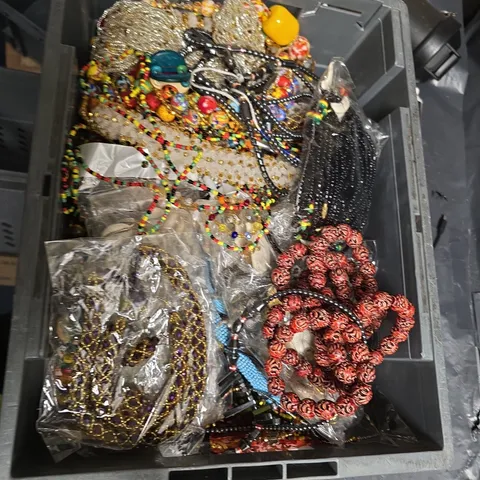 ASSORTED COSTUME JEWELLERY – BEADED NECKLACES & BRACELETS 
