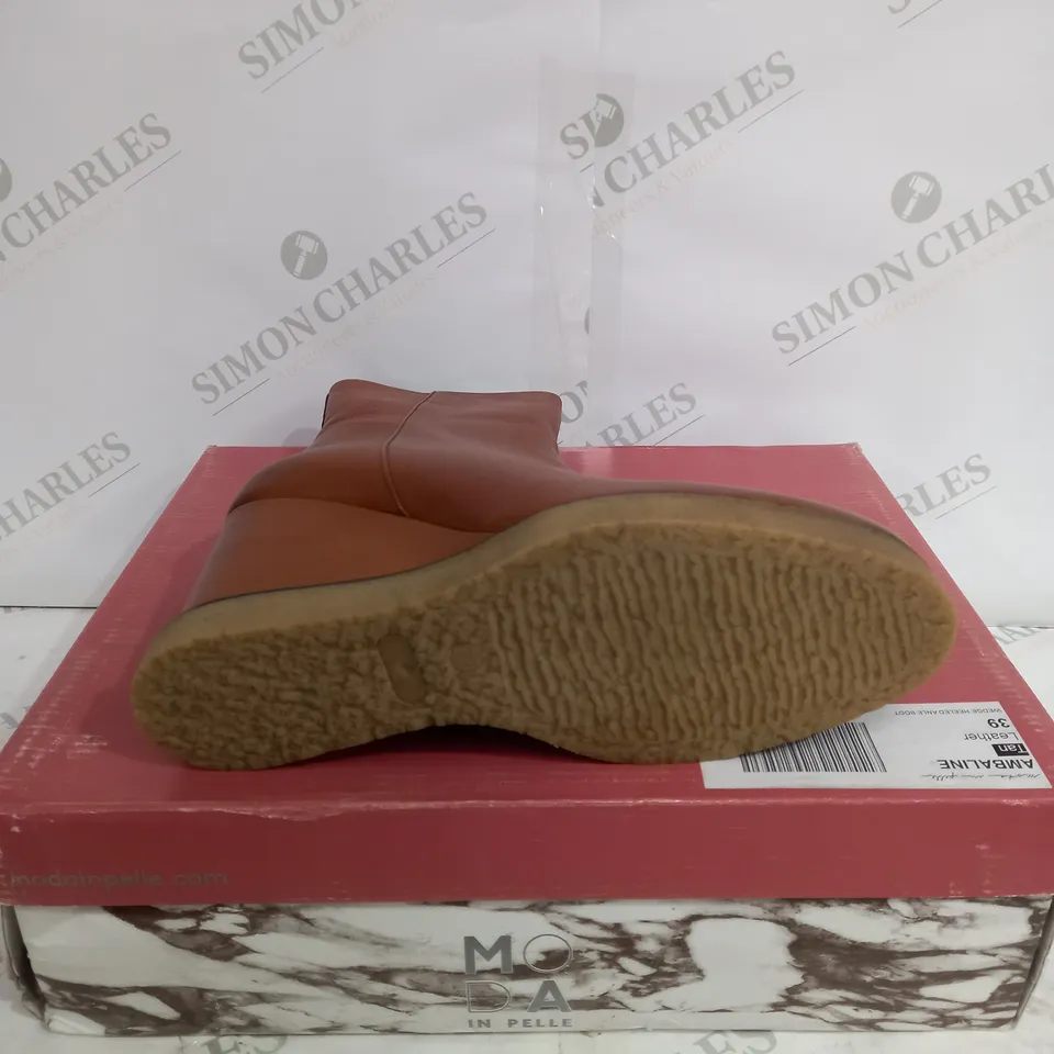 BOXED MODA IN PELLE AMBALINE TAN LEATHER BOOTS - SIZE 6