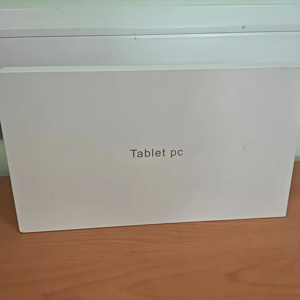 BOXED AXETOP 11" TABLET PC IN BLACK WITH ACCESSORIES