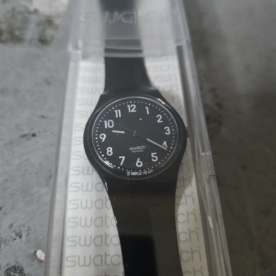 SWATCH CLASSIC BLACK RUBBER STRAP WATCH 