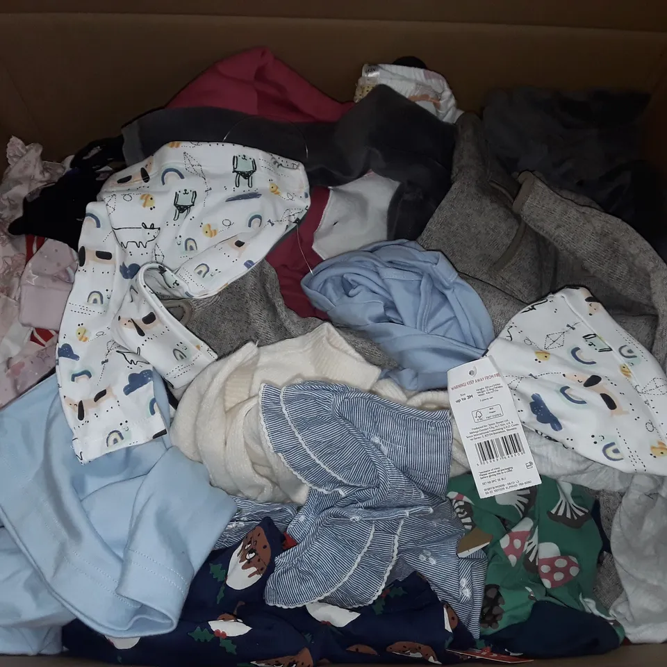 LARGE QUANTITY OF ASSORTED KIDS CLOTHING ITEMS TO INCLUDE M&S, H&M AND TU