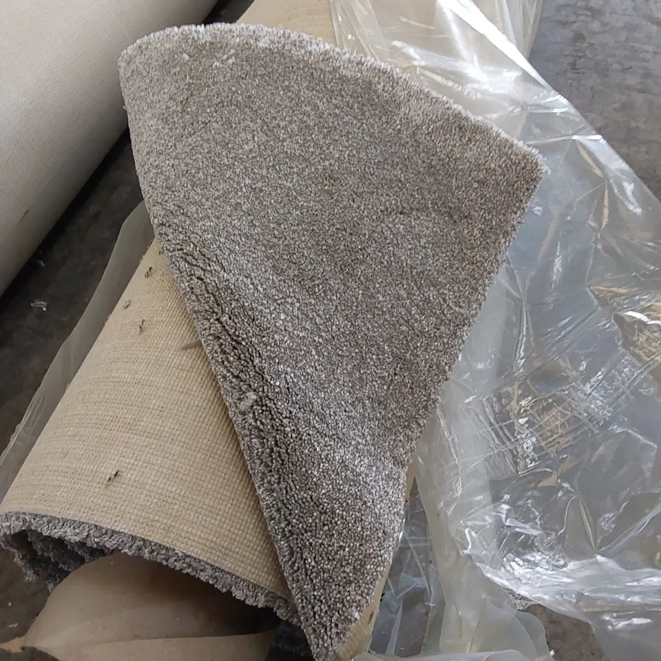 ROLL OF QUALITY ULTIMATE IMPRESSIONS HARBOUR CARPET // SIZE: 5 X 4m