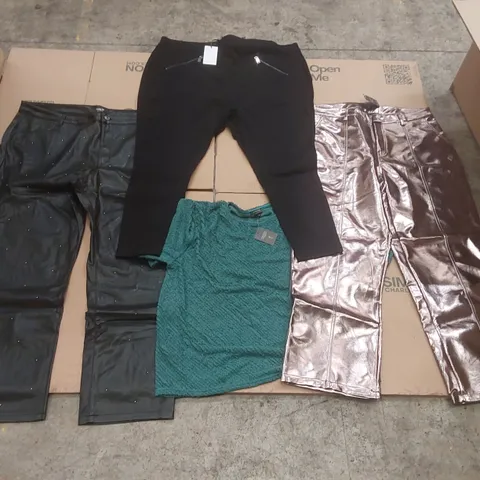 PALLET CONTAINING APPROXIMATELY 350x BRAND NEW ASSORTED DESIGNER CLOTHING ITEMS INCLUDING: SIMPLY BE PU LEATHER JEANS, JD WILLIAMS TOPS, SIMPLY BE TROUSERS ECT