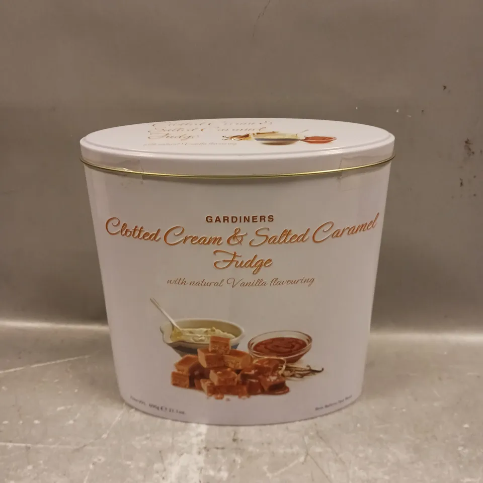 SEALED GARDINERS CLOTTED CREAM & SALTED CARAMEL FUDGE - 600G