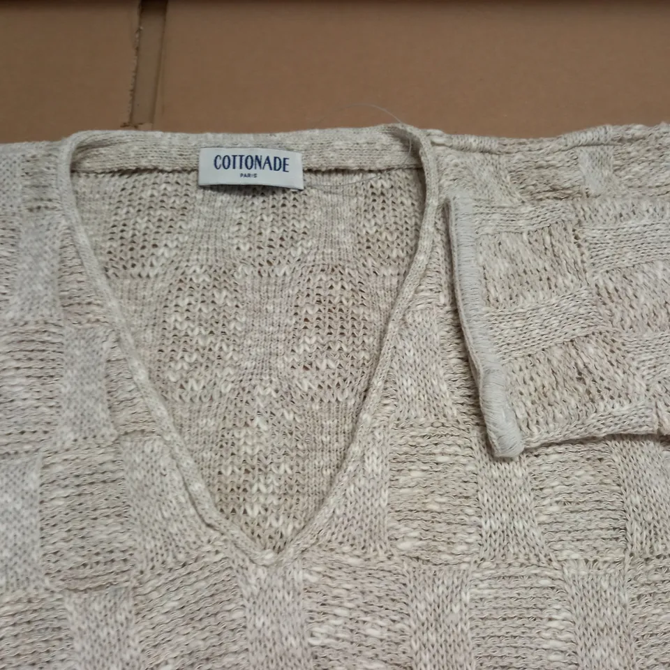 LOT OF APPROXIMATELY 18 COTTONADE V-NECK JUMPERS IN NATURAL - SIZE UNSPECIFIED
