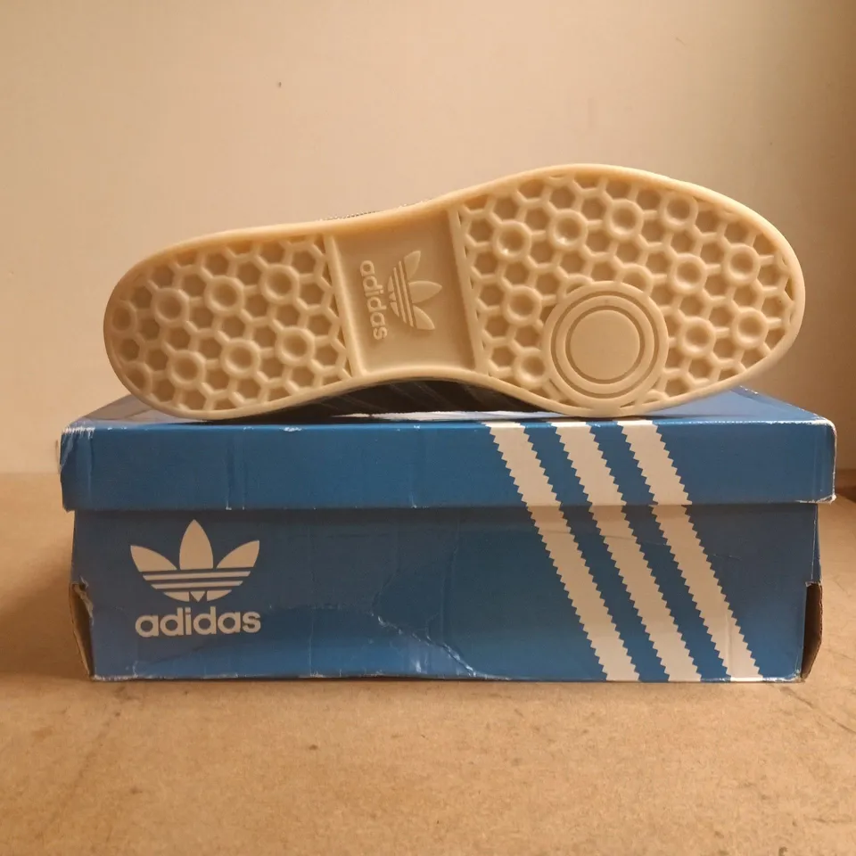 BOXED PAIR OF ADIDAS FRANKFURT TRAINERS IN DEEP BLUE/SILVER SIZE UK 10