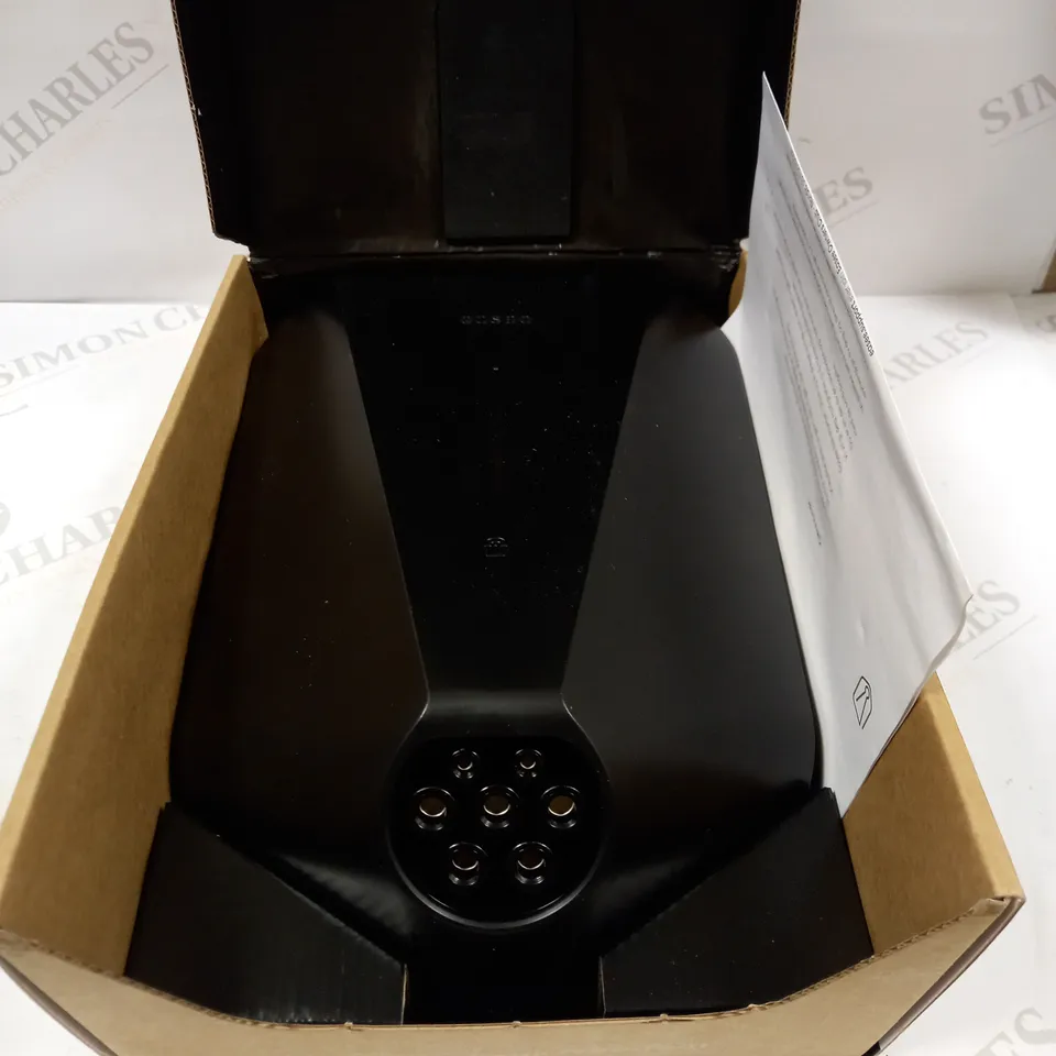 EASEE CHARGE EC001-BLACK ROBOT 1PH & 3PH UPTO 22KW