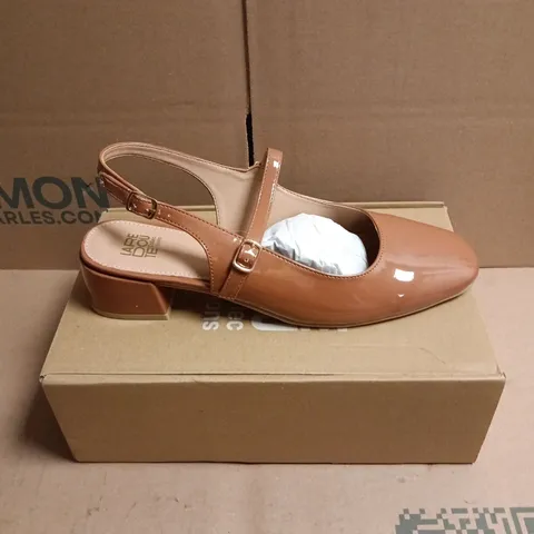 BOXED PAIR OF BLOCK HEEL SLINGBACK PUMPS - 7