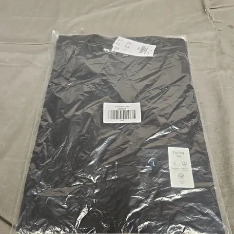 SEALED HOLLISTER COOLING TEE IN BLACK - LARGE