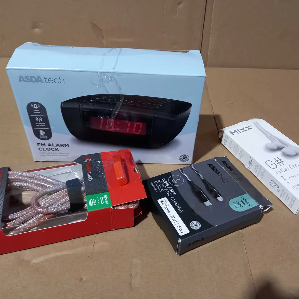 LOT OF APPROXIMATELY 30 ASSORTED ELECTRICAL ITEMS, TO INCLUDE EARPHONES, CHARGER, ETC