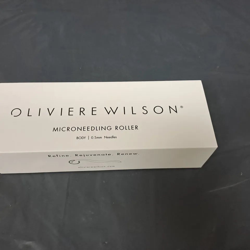 LOT OF 4 OLIVIERE WILSON MICRONEEDLING ROLLER