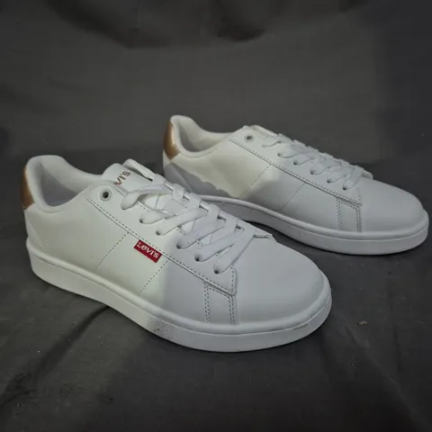 UNBOXED PAIR OF LEVI WHITE LOW TRAINERS UK 5 