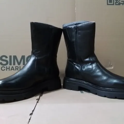 BOXED BRAND NEW APPROXIMATELY 5 SIMPLY BE BREENER WIDE SHOES BLACK SIZE 7