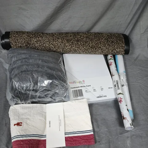 APPROXIMATELY 14 ASSORTED HOUSEHOLD PRODUCTS TO INCLUDE HAWKSBILL WHITE CARD, RUG, KITCHEN TOWL, ETC