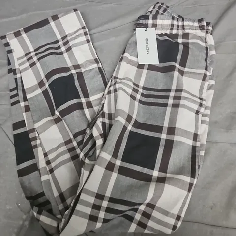ONLY & SONS LOUNGWEAR PANTS IN SILVER LINING/BLACK - SMALL