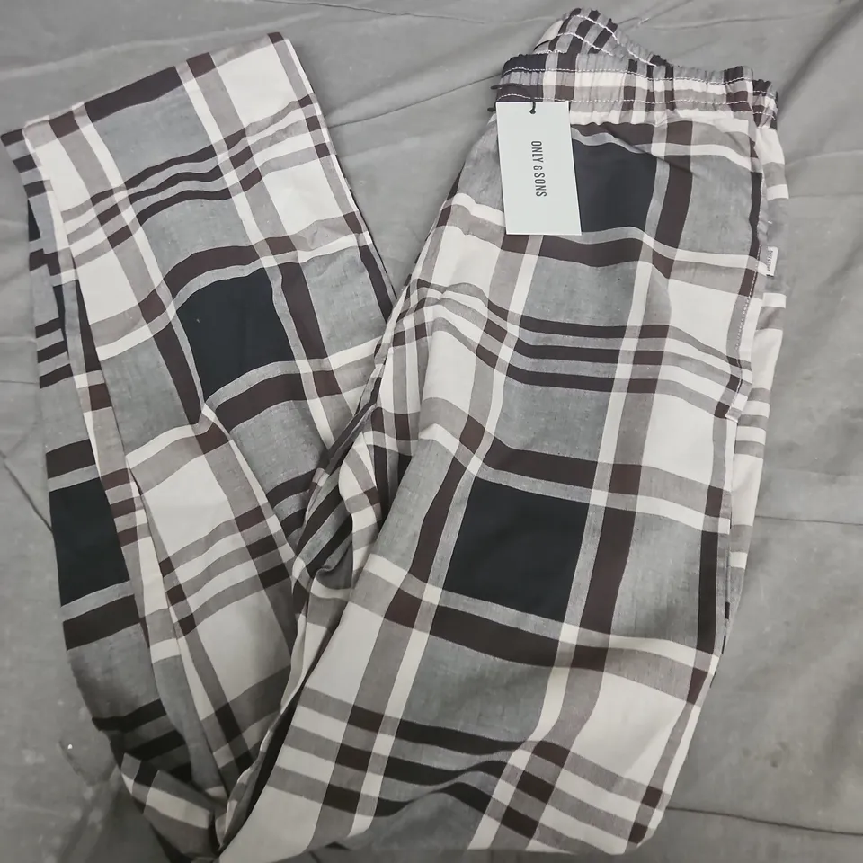 ONLY & SONS LOUNGWEAR PANTS IN SILVER LINING/BLACK - SMALL