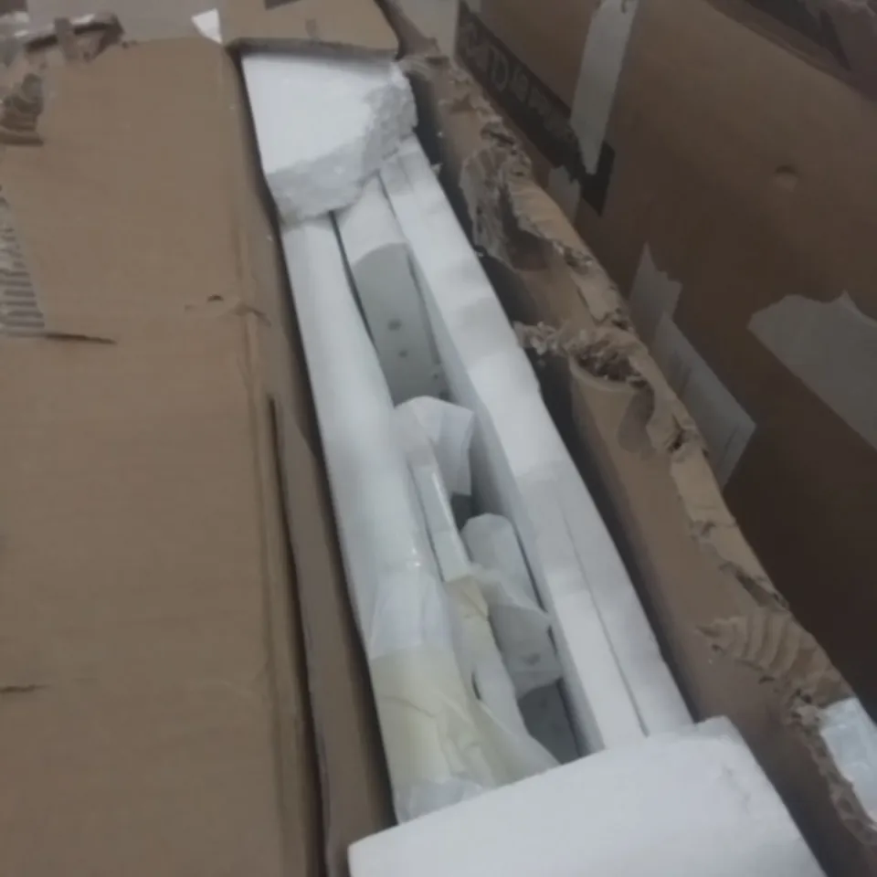 BOXED WHITE TABLE BCT020BL-1