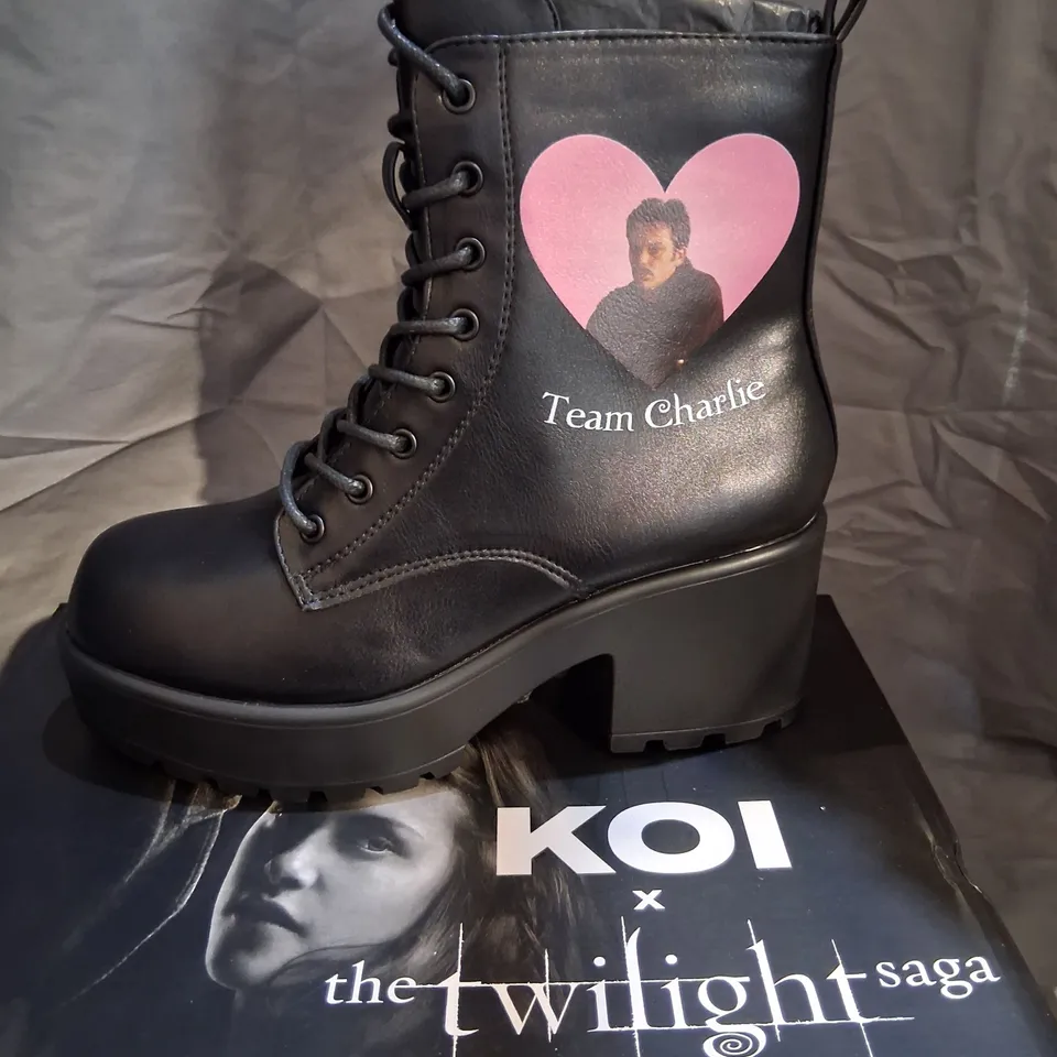 BRAND NEW BOXED KOI X THE TWILIGHT SAGA TEAM CHARLIE MILITARY BOOTS SIZE 6