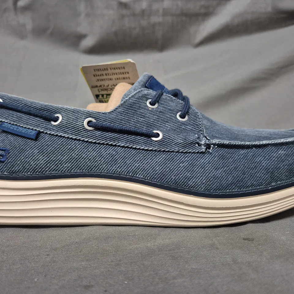 BOXED PAIR OF SKECHERS CLASSIC FIT LOAFERS IN NAVY DENIM COLOUR UK SIZE 11