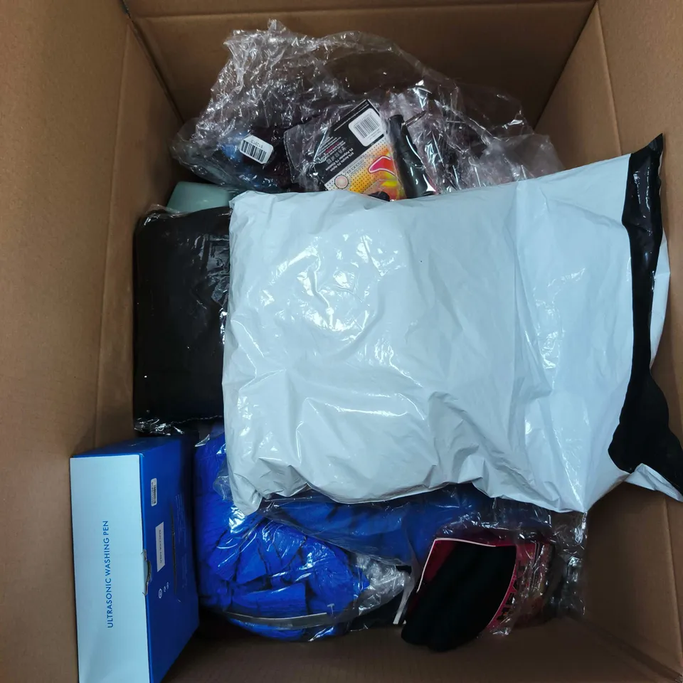 BOX OF APPROXIMATELY 15 ASSORTED ITEMS INCLUDING HEAT MACHINE THERMAL SOCKS, EMELIAX CLASSIC DIAMANTE LEGGINGS AND GRUNDIG 24XAA + 12X AAA BATTERIES