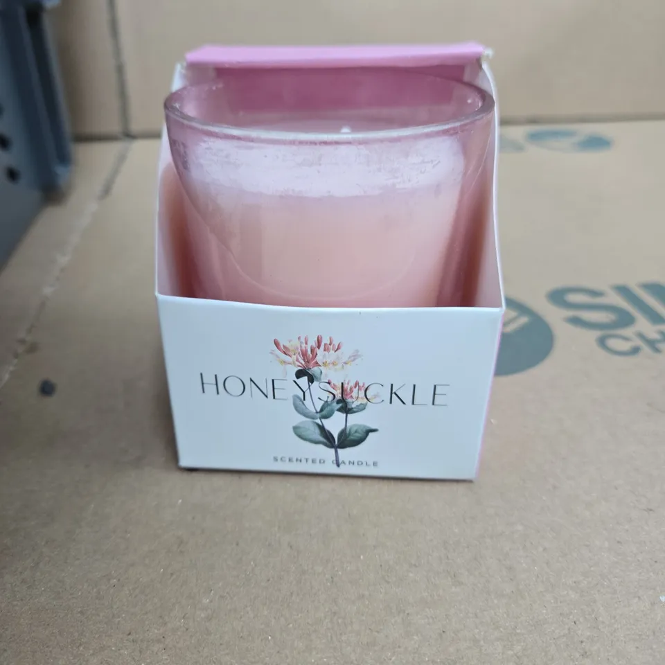 TOTE OF APPROXIMATELY 15 ASSORTED ITEMS TO INCLUDE: HONEYSUCKLE CANDLE 
