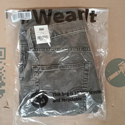 BAGGED LEVI'S JEANS IN GREY SIZE 30/30