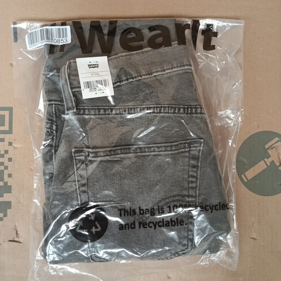 BAGGED LEVI'S JEANS IN GREY SIZE 30/30