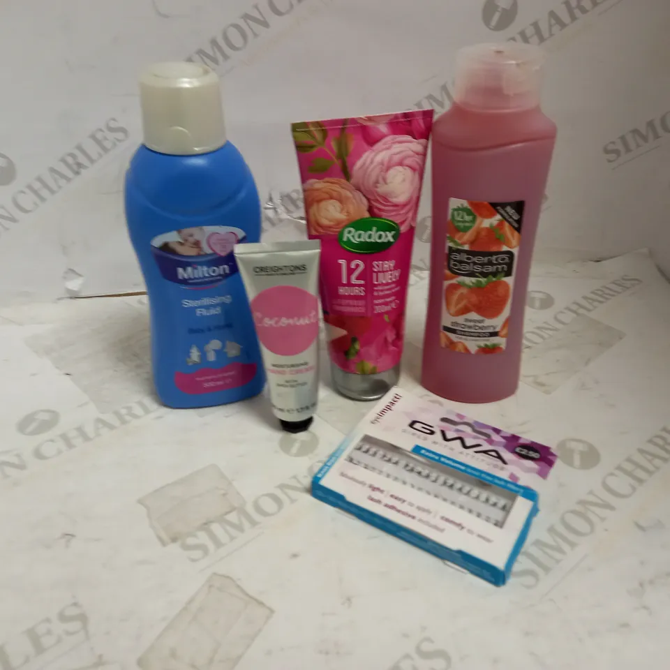 LOT OF APPROXIMATELY 15 ASSORTED HEALTH & BEAUTY ITEMS, TO INCLUDE HAND CREAM, SHAMPOO, LASHES, ETC