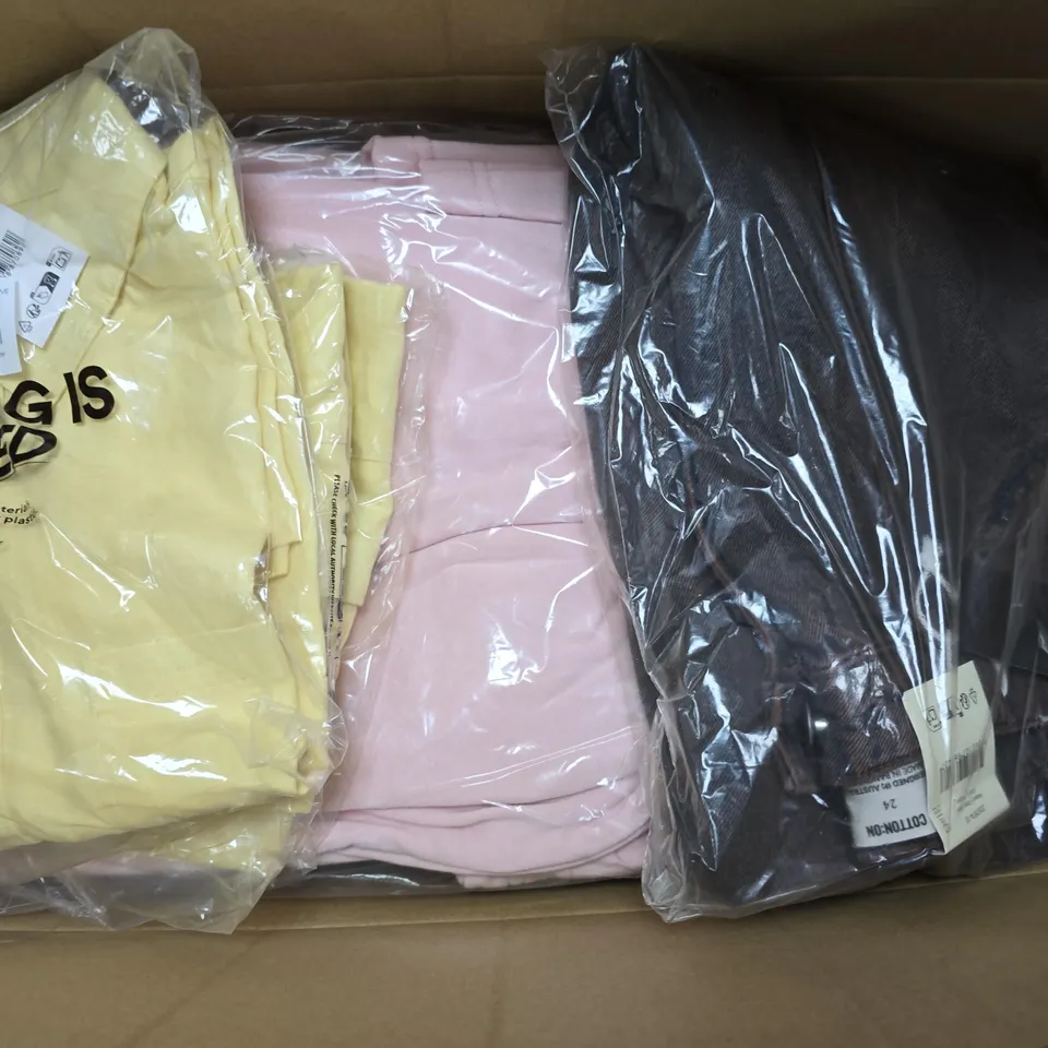 APPROXIMATELY 10 ASSORTED CLOTHING ITEMS IN VARIOUS SIZES, COLOURS & STYLES TO INCLUDE LINEN SHIRT, WIDE LEG SWEATPANTS, CARGO JEANS, ETC